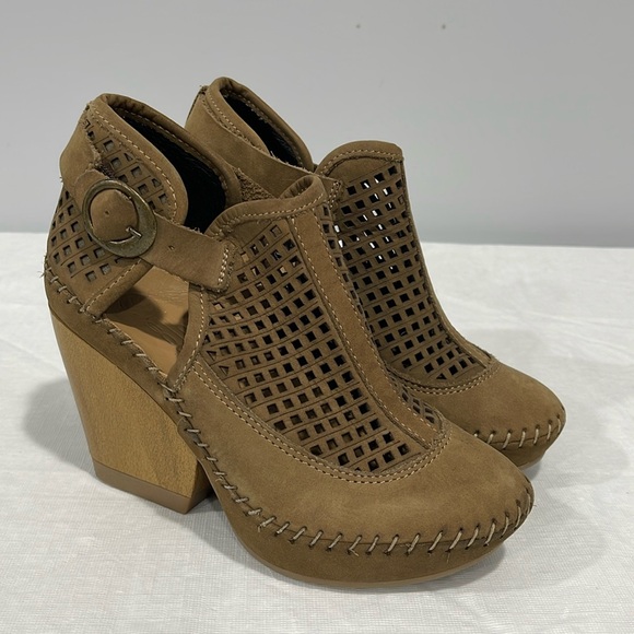 Lobo Solo Made in Mexico size 22.5 or 5-5.5 U.S. women’s booties - Picture 1 of 12